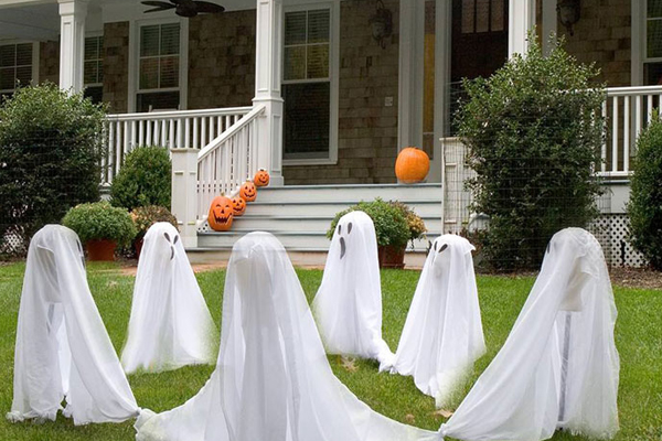 Ghost-Halloween-Yard-Decoration-Ideas
